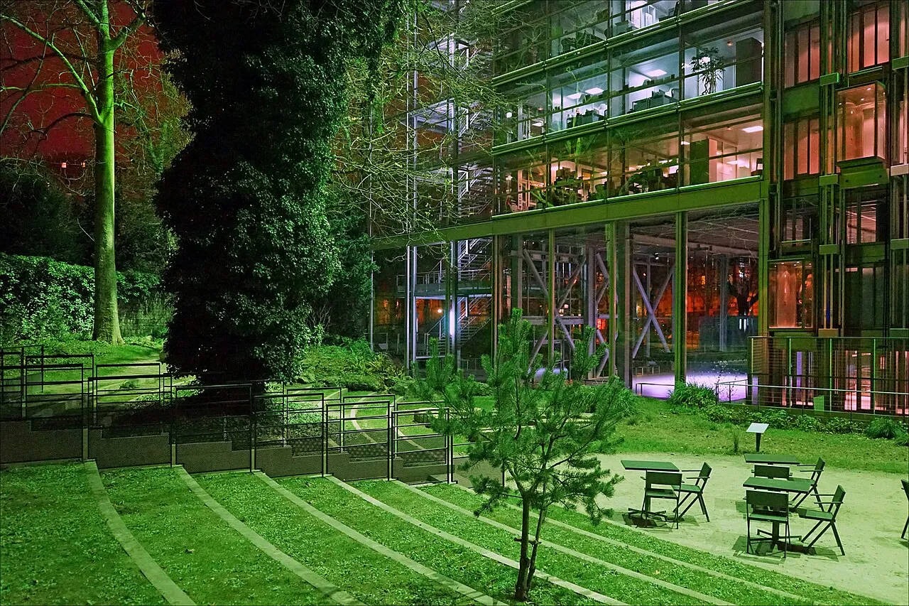Exterior view of Fondation Cartier pour l'art contemporain