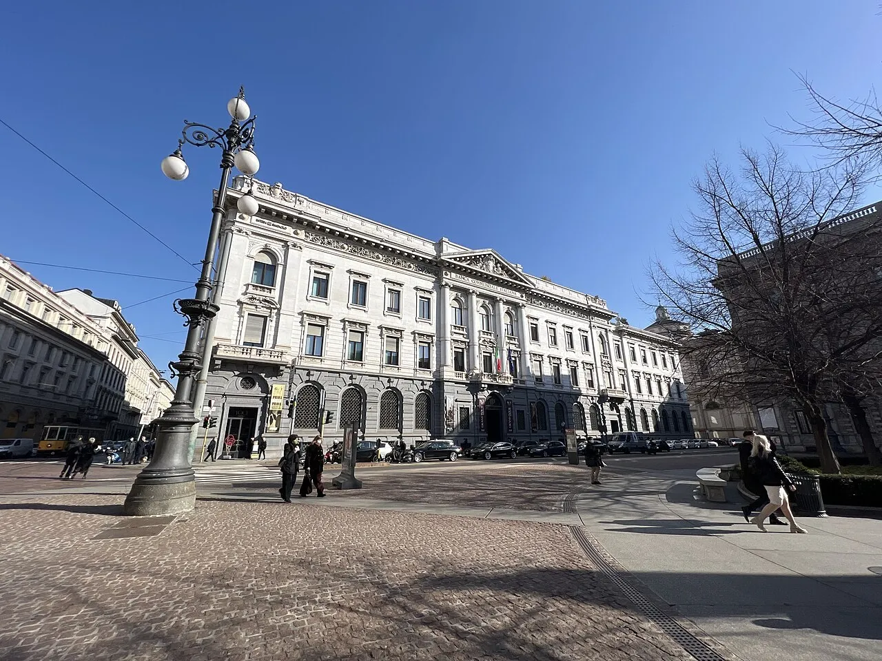 Exterior view of Gallerie d'Italia Milano