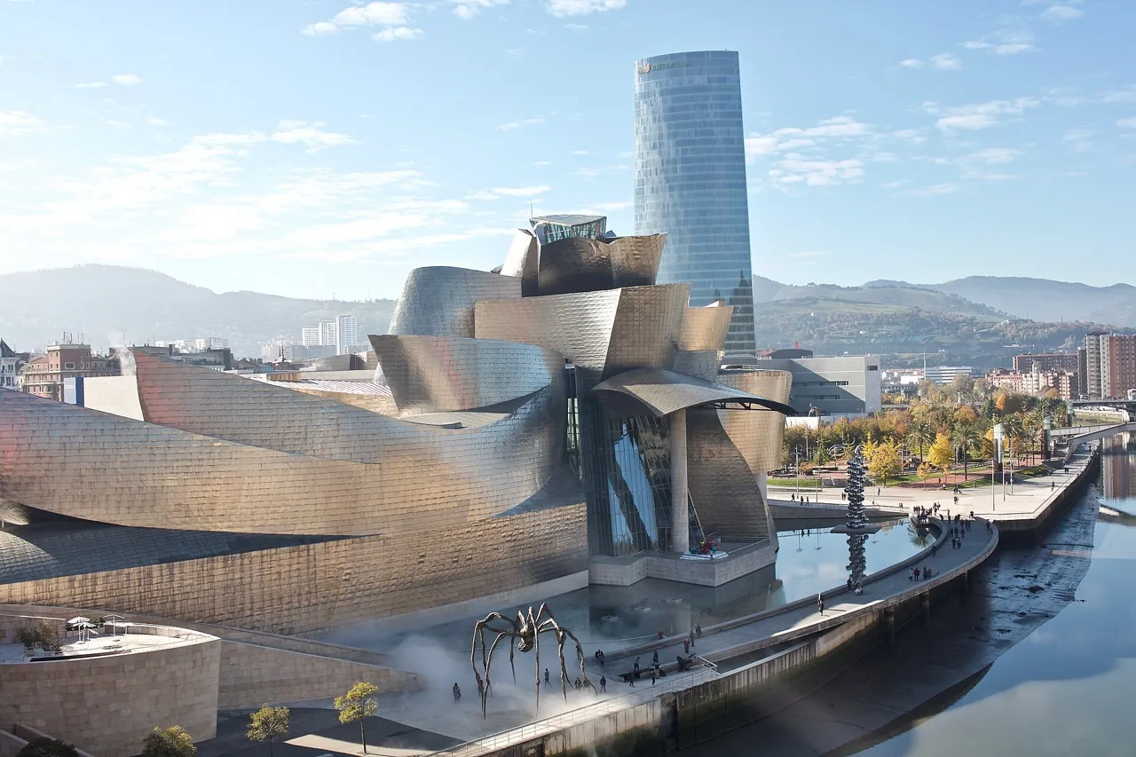 Exterior view of Guggenheim Museum Bilbao
