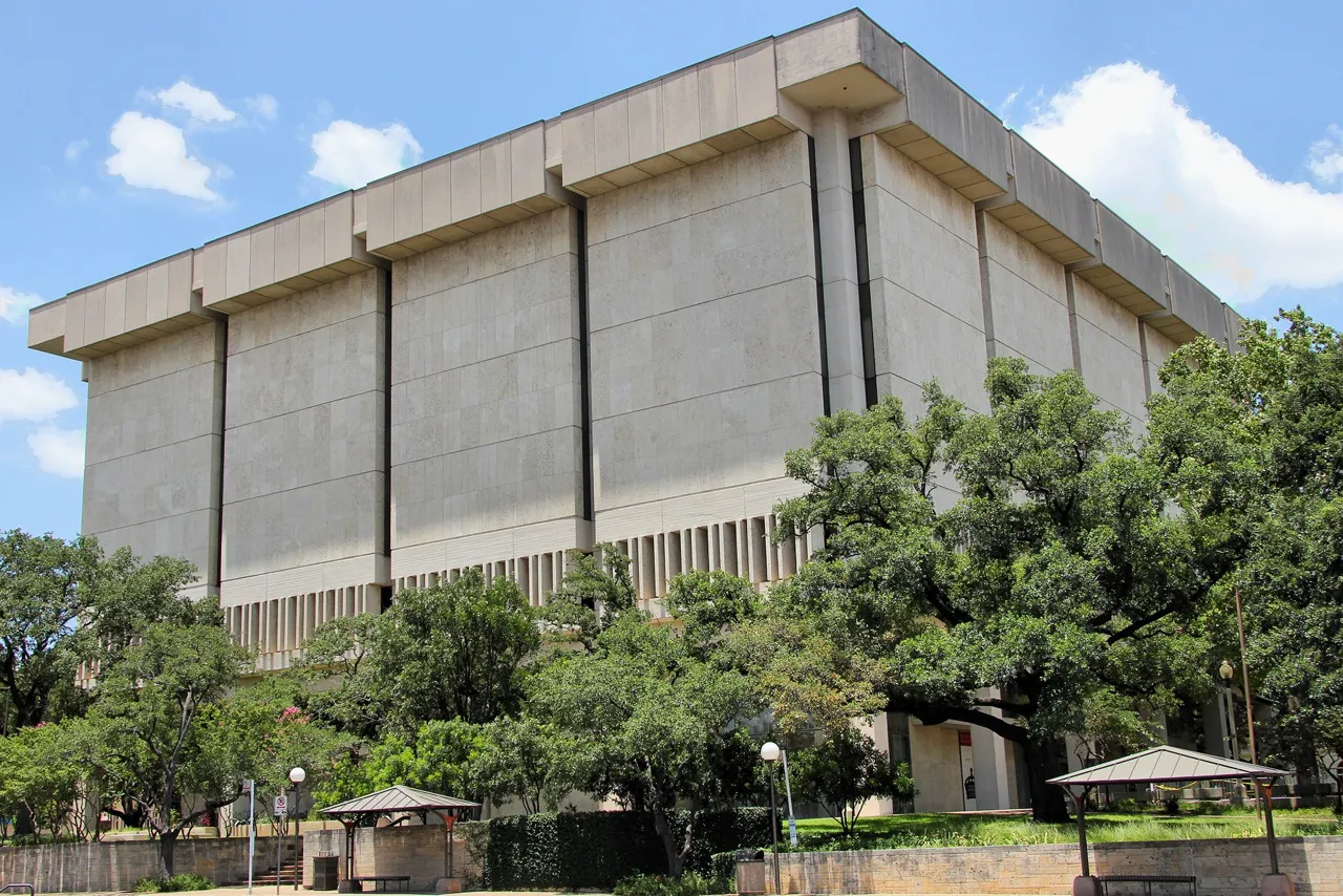 Exterior view of Harry Ransom Center