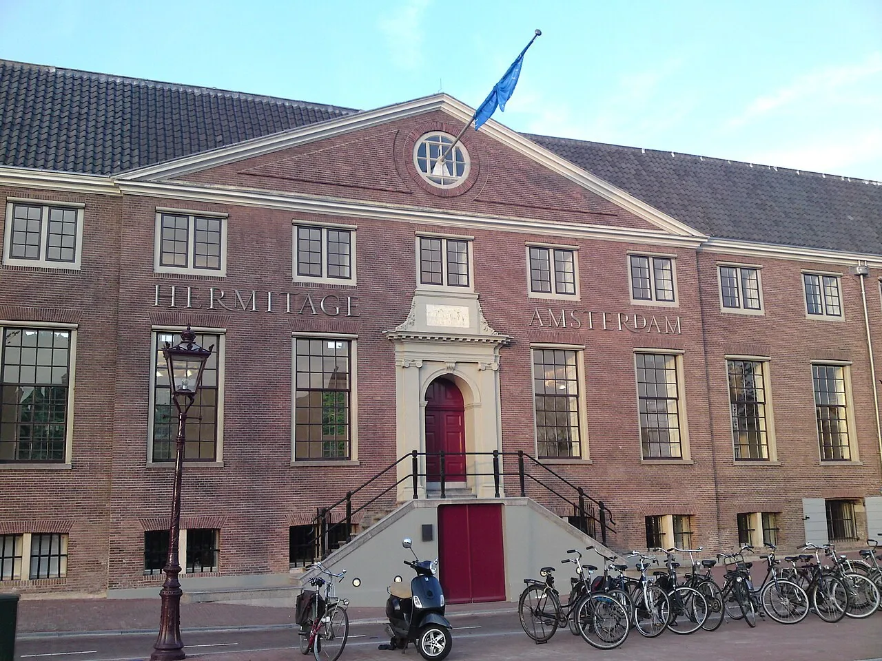 Exterior view of Hermitage Amsterdam / H'ART Museum