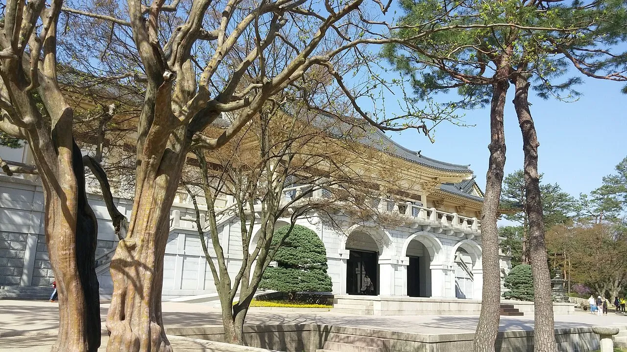 Exterior view of Hoam Museum of Art