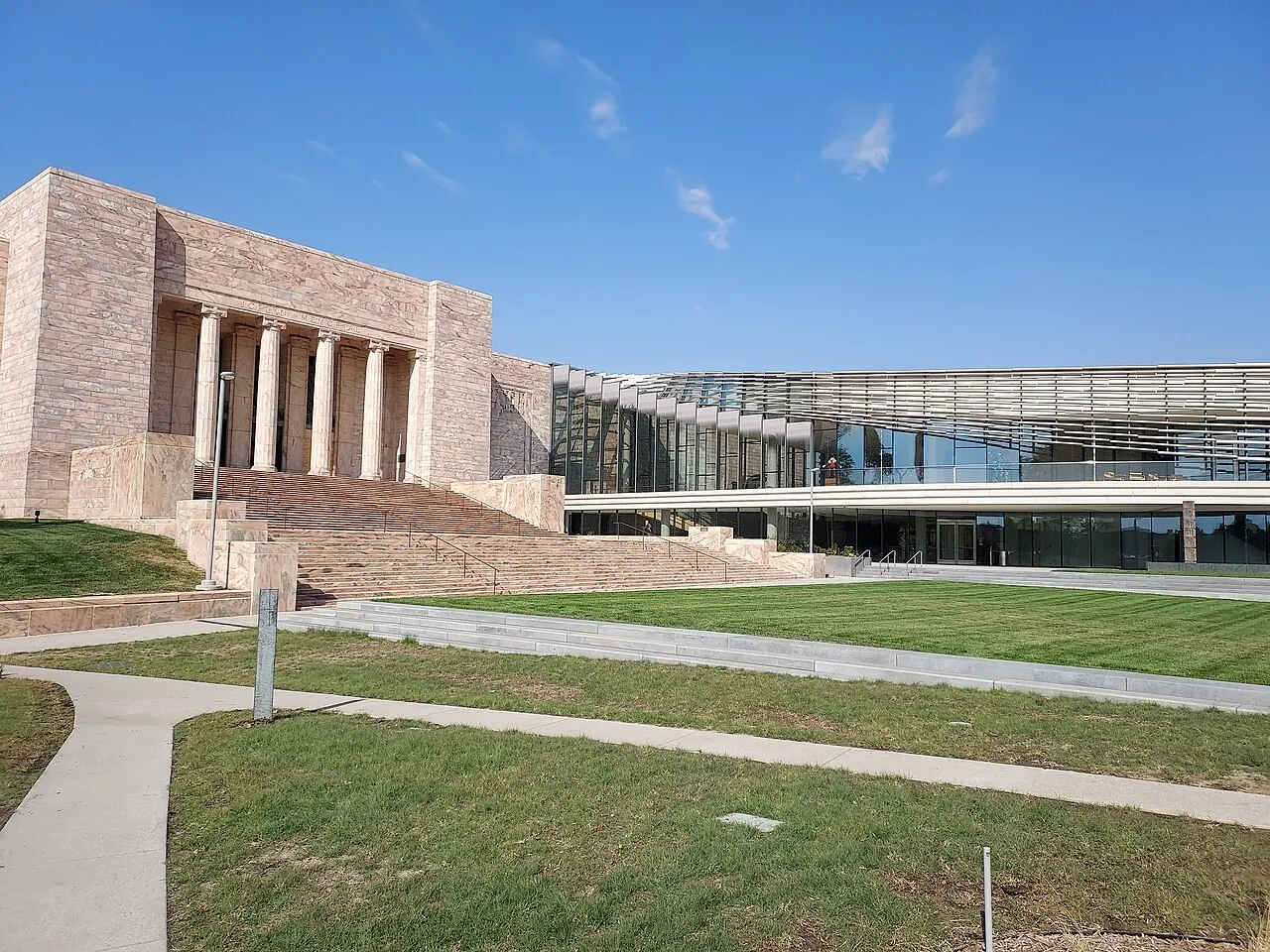 Exterior view of Joslyn Art Museum