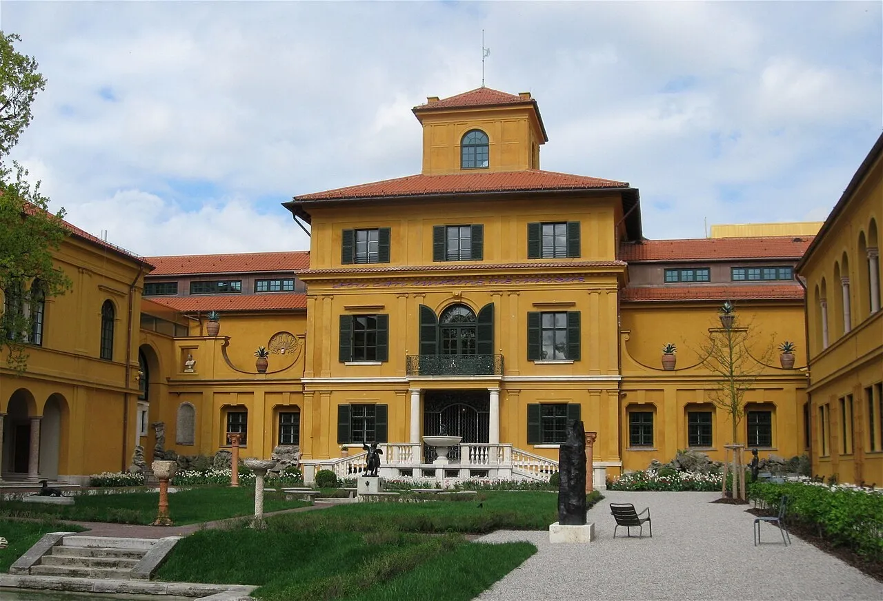 Exterior view of Lenbachhaus