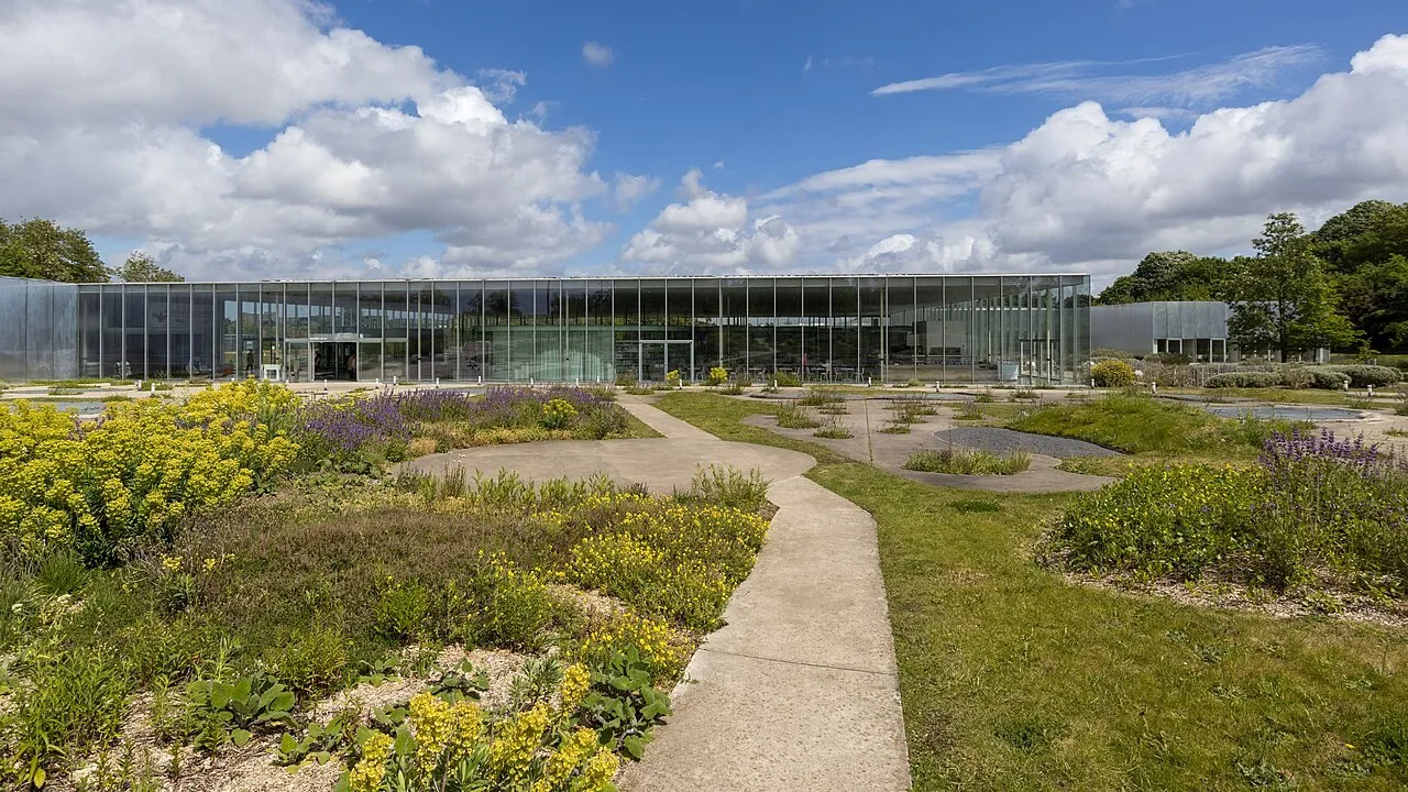 Exterior view of Louvre-Lens
