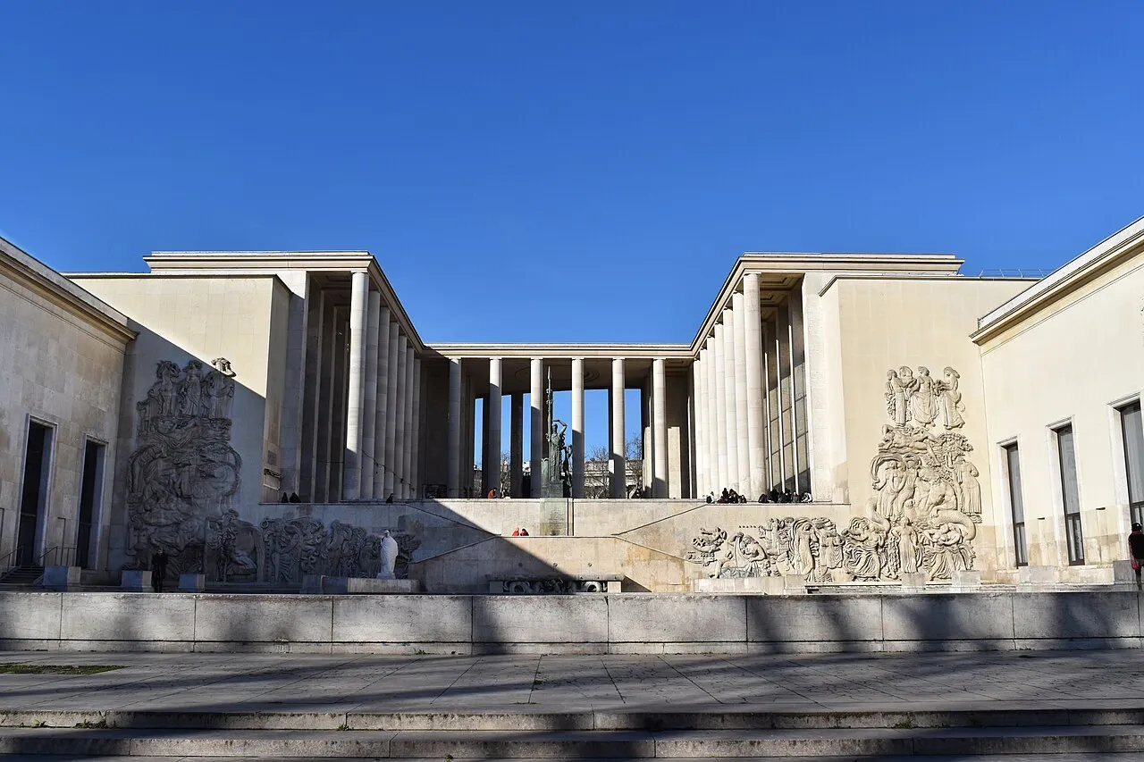 Exterior view of Musée d'Art Moderne de Paris