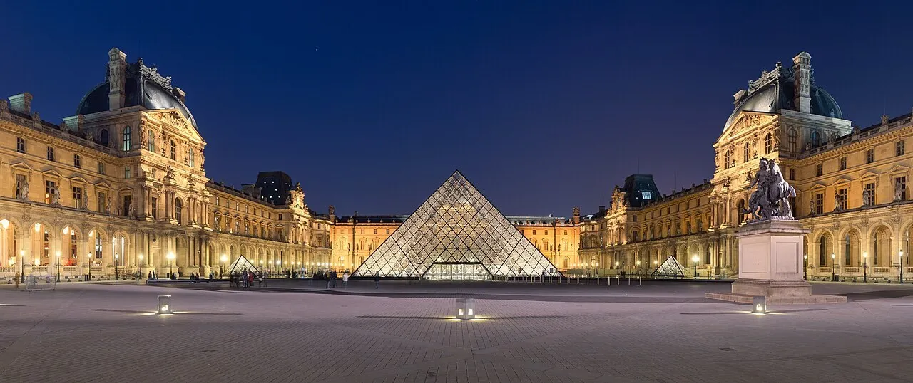 Exterior view of Musée du Louvre