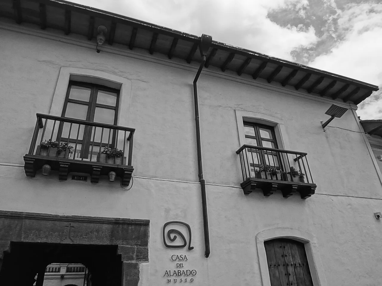 Exterior view of Museo de Arte Precolombino Casa del Alabado