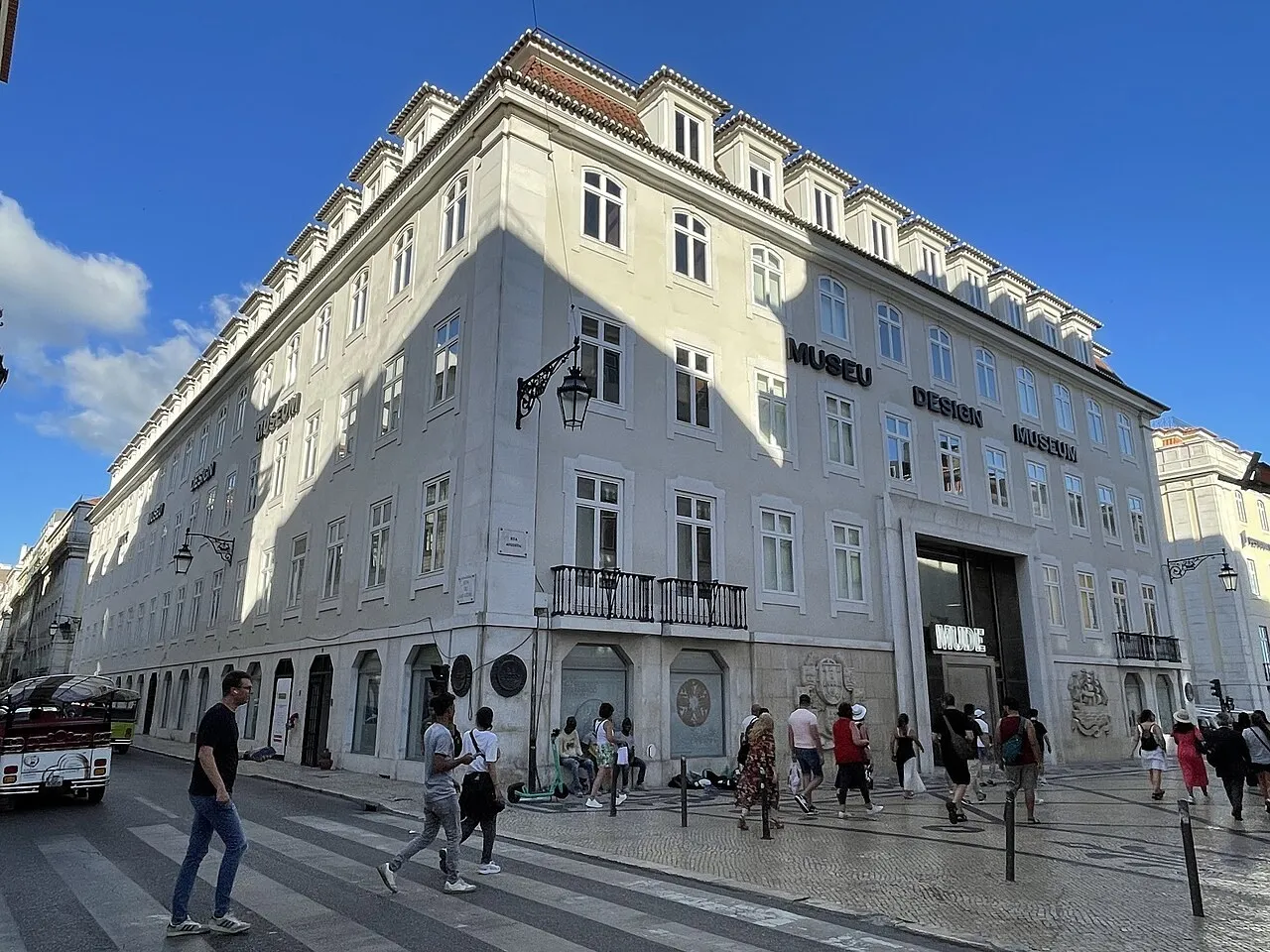 Exterior view of Museu do Design (MUDE)