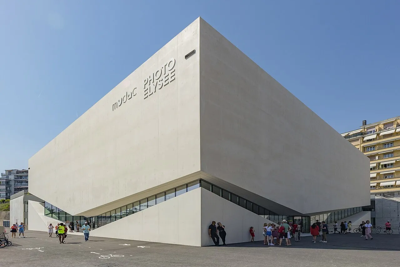 Exterior view of Photo Elysée