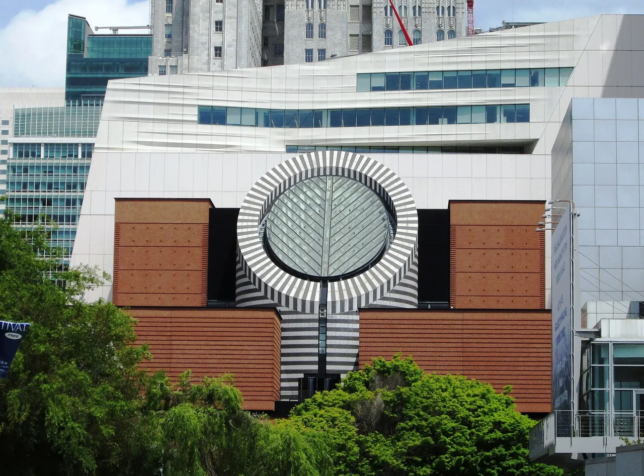Exterior view of San Francisco Museum of Modern Art (SFMOMA)