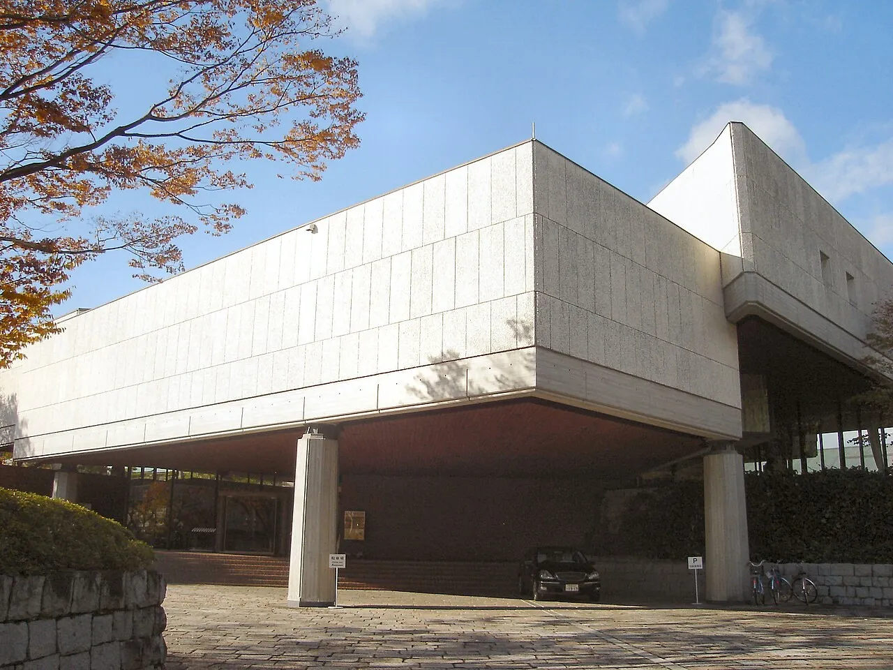 Exterior view of Sen-oku Hakukokan Museum